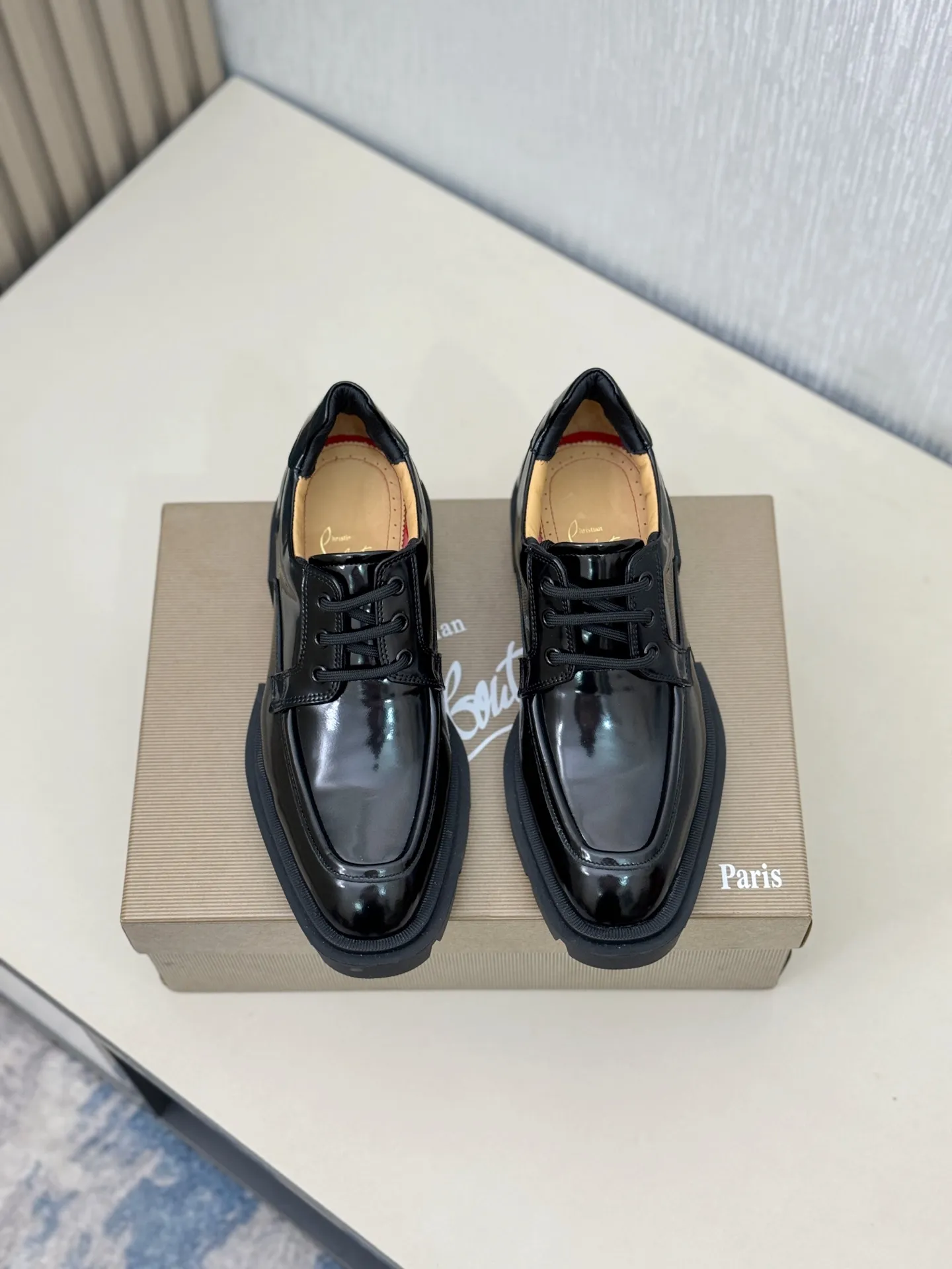 [CL～High-end men’s red-soled shoes] Top P: 880💰. Size: 39-44 (38.45.46 can be customized) 🆑Top original order purchasing agent Imported open-edge bead fabric and water-dyed cowhide inside 🉑️ Imported TPU rubber sole, wear-resistant and non-slip, full of European style.